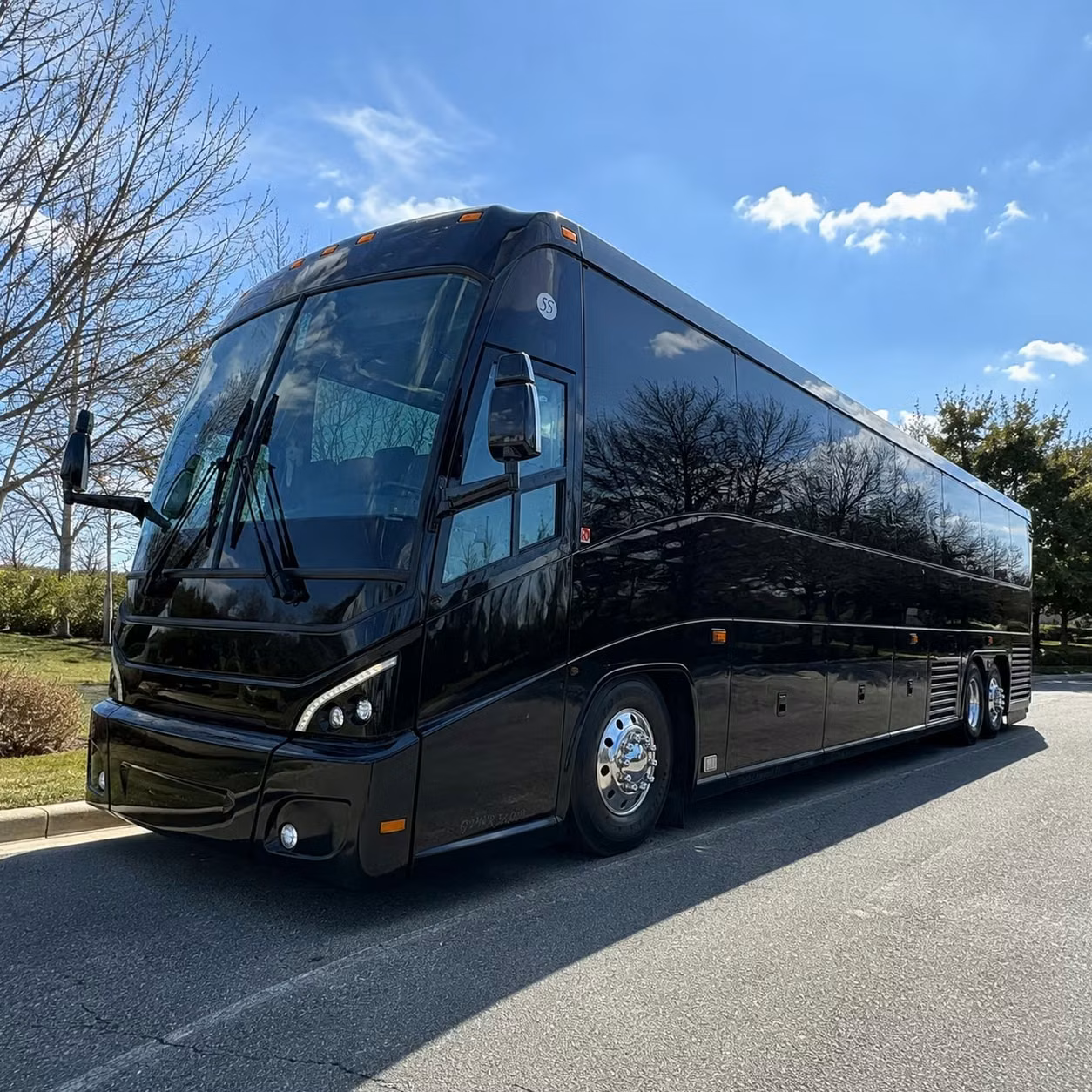 daily commuter shuttle bus services for manhattan offices and corporate campuses
